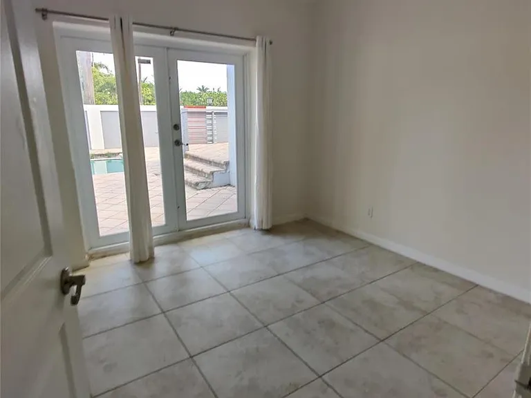 733 NE 18th Ave — Photo 52
