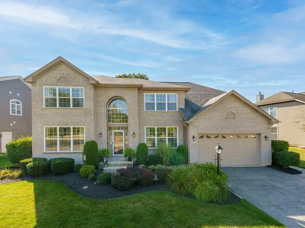 1941 Broadsmore Dr, Algonquin, IL 60102