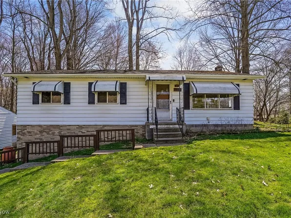 1386 McTaggart Rd, Stow, OH 44224