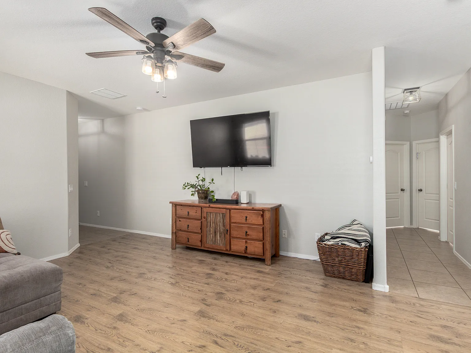4 bed, 1736 sqft, $2,300 — Photo 4