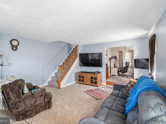 5th image of 688 Middlesex Rd