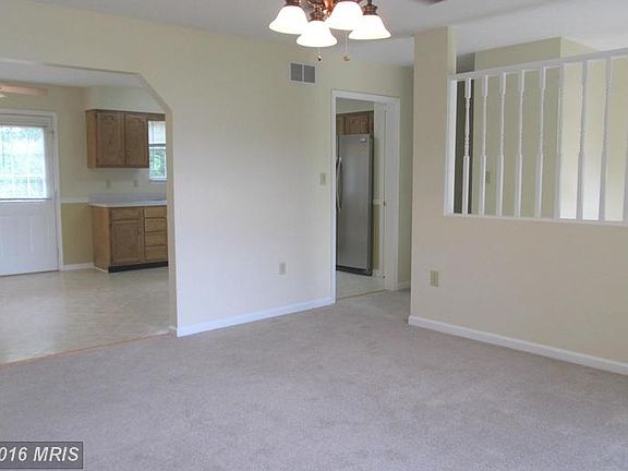 5th image of 105 Woodbury Ct