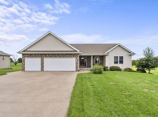 1948 Cranbrook Cross, Muscatine, IA 52761