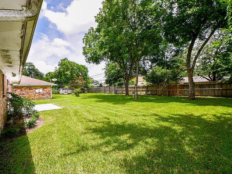 2303 Willow Blvd — Photo 32