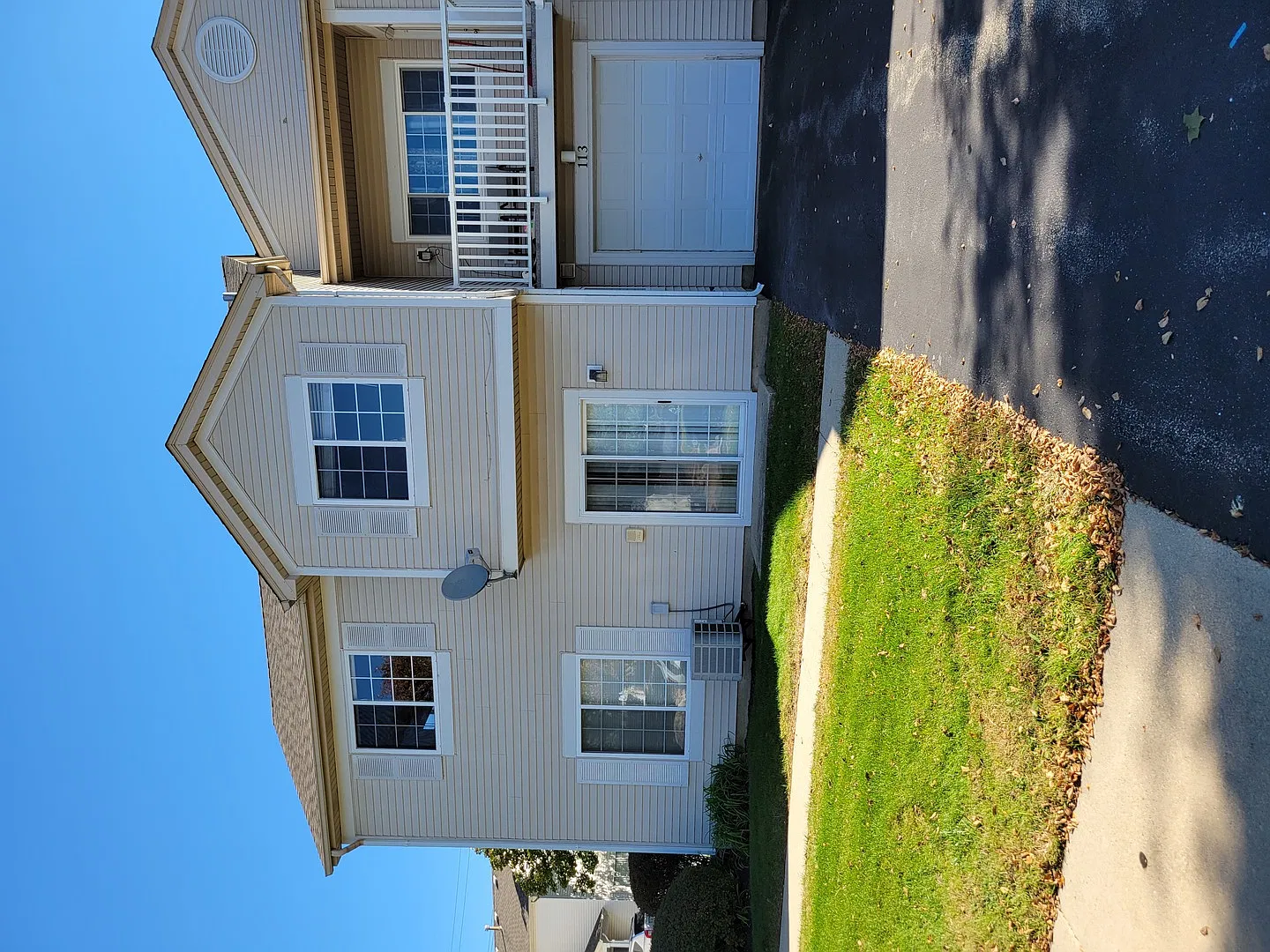 2 bed, 2.5 bath, 1145 sqft, $2,200 — Photo 2