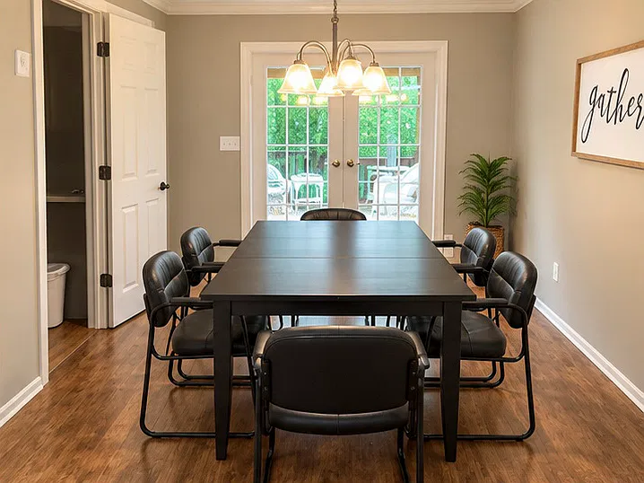 5 bed, 3.5 bath, 3018 sqft, $2,900 — Photo 2