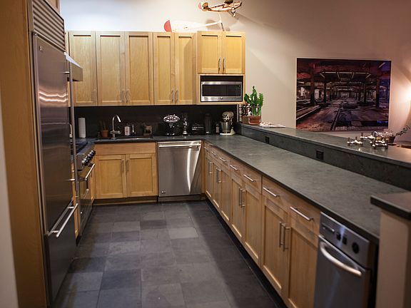 4th image of 790 Greenwich St APT 2B