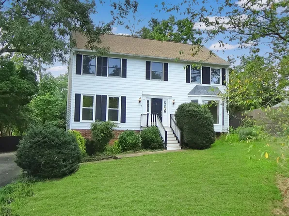 203 Surrey Rd, Charlottesville, VA 22901