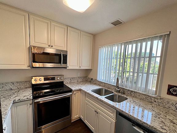 4th image of 4210 Porte De Merano Unit 89