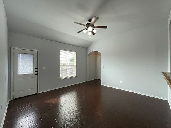 3rd image of 918 Brown Rock Dr