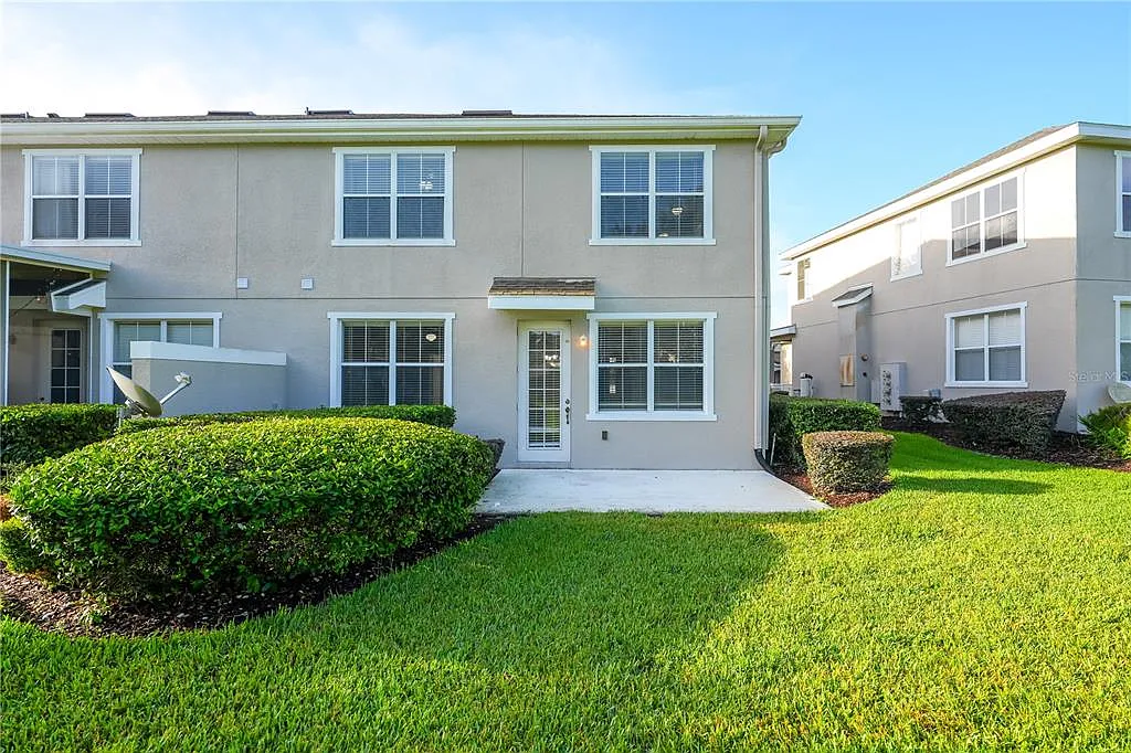 4 bed, 3.5 bath, 2052 sqft, $2,400 — Photo 3