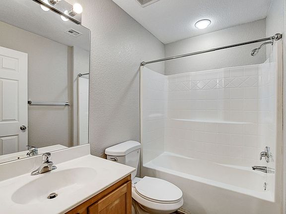 5th image of 452 Hunter Dr Unit 4