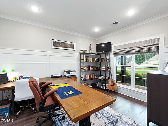 5th image of 8 Larkson Ln
