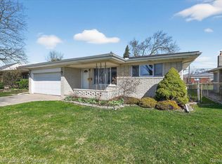 13177 Grand Haven Dr, Sterling Heights, MI