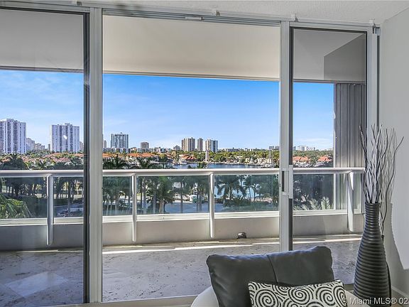 3rd image of 21205 Yacht Club Dr APT 704