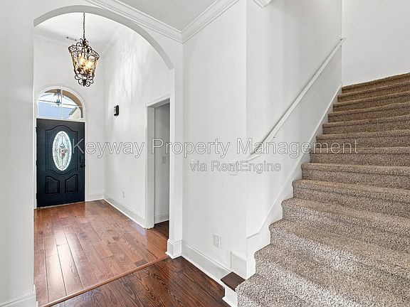 3rd image of 880 Willow Lk