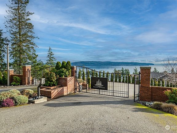 3rd image of 2052 Saratoga View Way