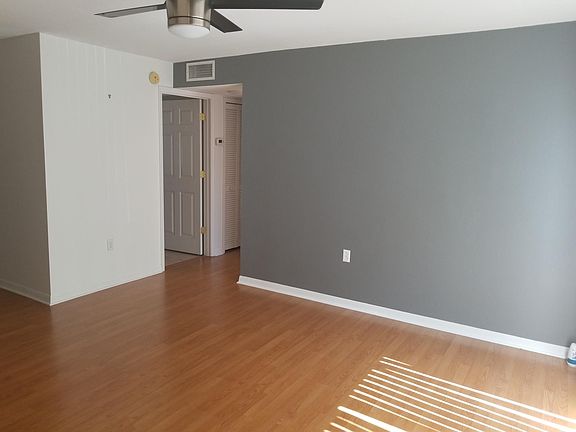 3rd image of 2524 E Washington St #102