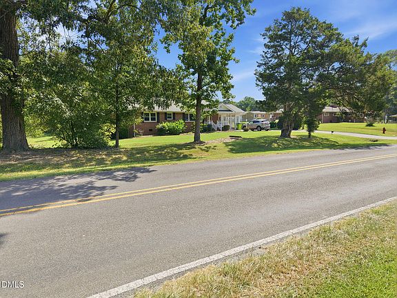 4th image of 315 Robbins Rd
