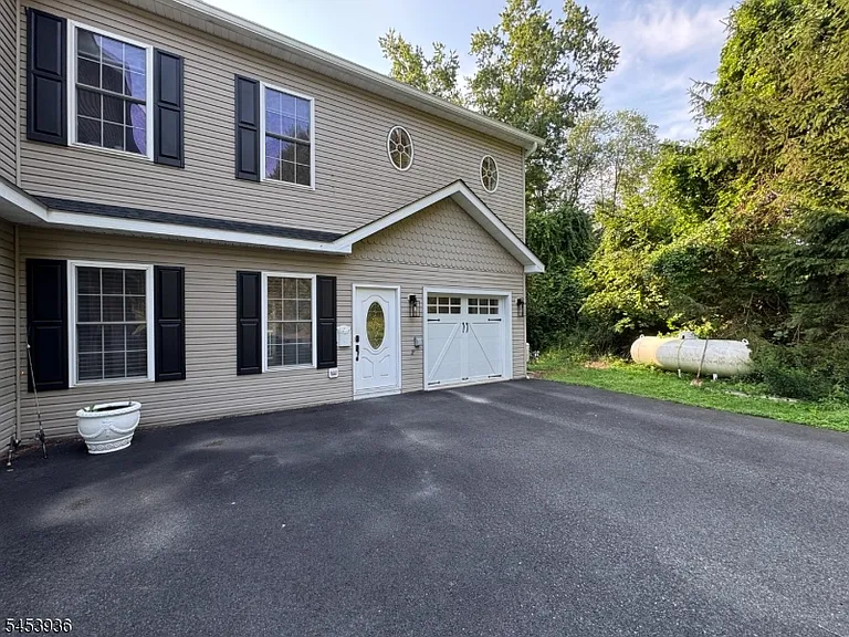 32 Woodland Dr — Photo 1