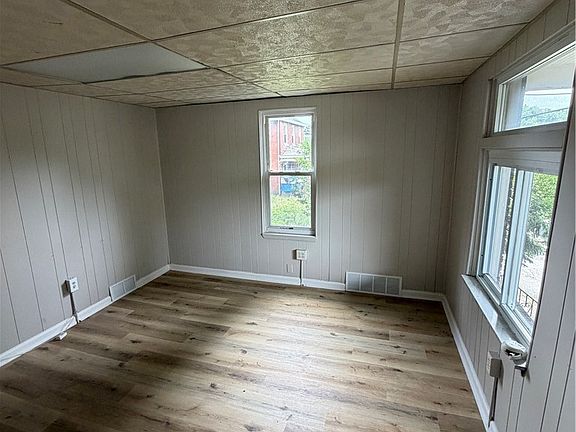 3rd image of 147 Auriles St