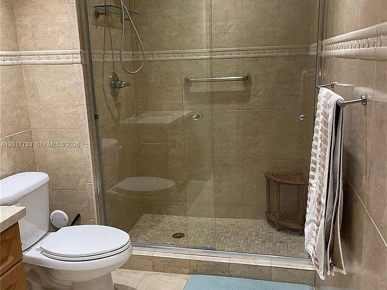 5005 Collins Ave #1422 — Photo 24