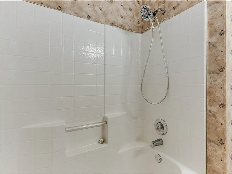 16605 Farmington Way — Photo 2