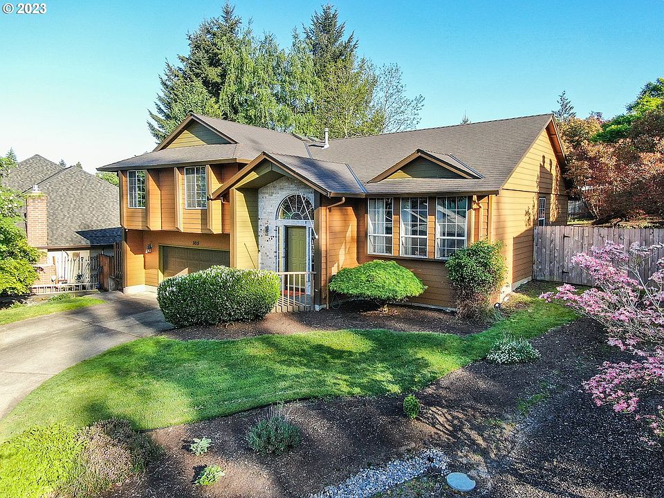 1st image of 3015 NE 98th Cir