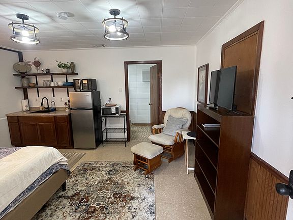 2nd image of 1355 E Main St #5