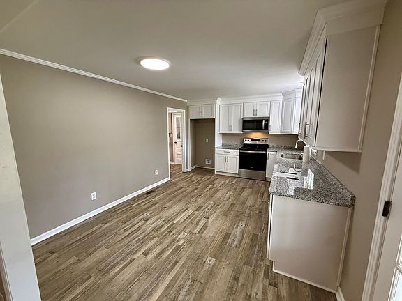 2nd image of 925 Southgate Dr