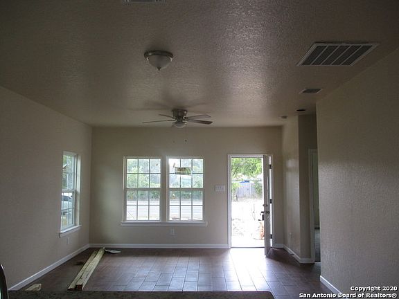 4th image of 5651 Midcrown Dr
