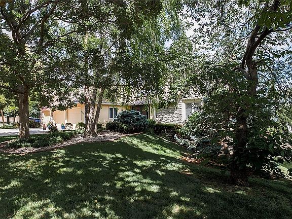 2nd image of 12301 Wyandotte St