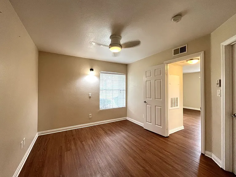 2160 Highpointe Dr #112 — Photo 19
