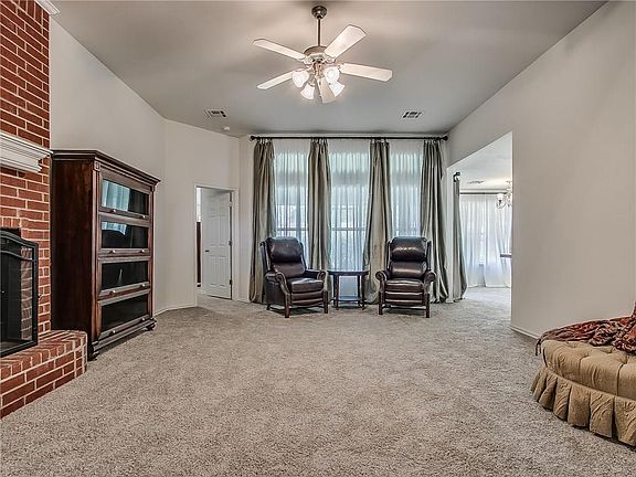 4th image of 604 Eastridge Dr