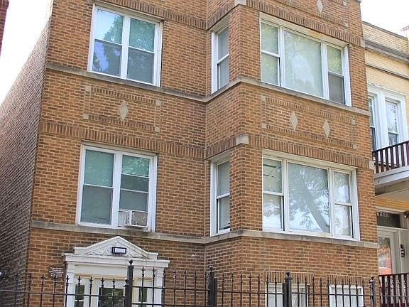 2nd image of 1504 S Hamlin Ave