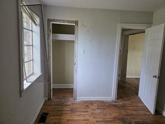 3rd image of 2910 9th Ave N