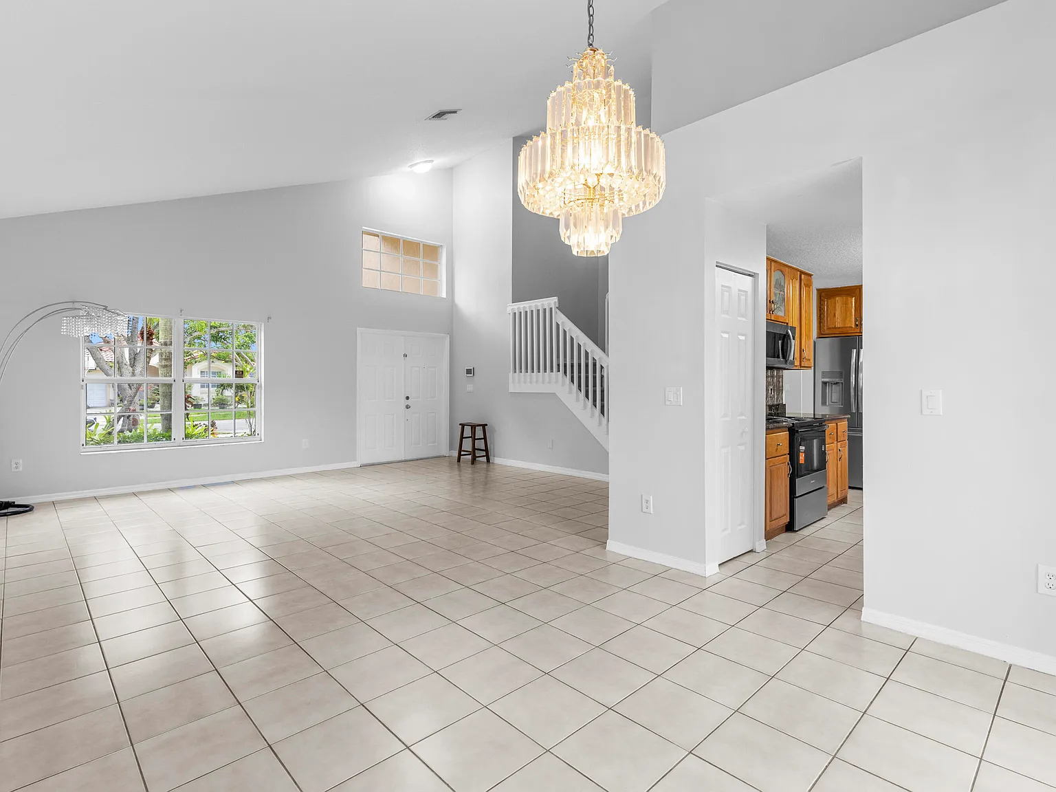 4 bed, 2.5 bath, 2534 sqft, $4,625 — Photo 3