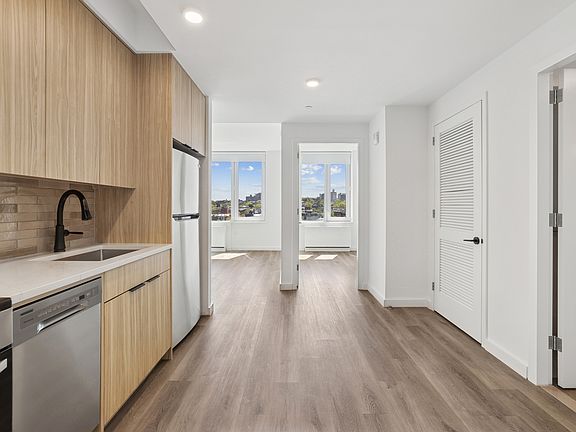 3rd image of 336 Douglass St #9G