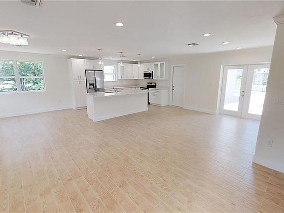 5th image of 20680 Tanglewood Ln