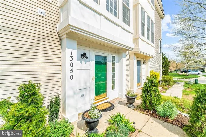 4 bed, 1760 sqft, $3,500 — Photo 3