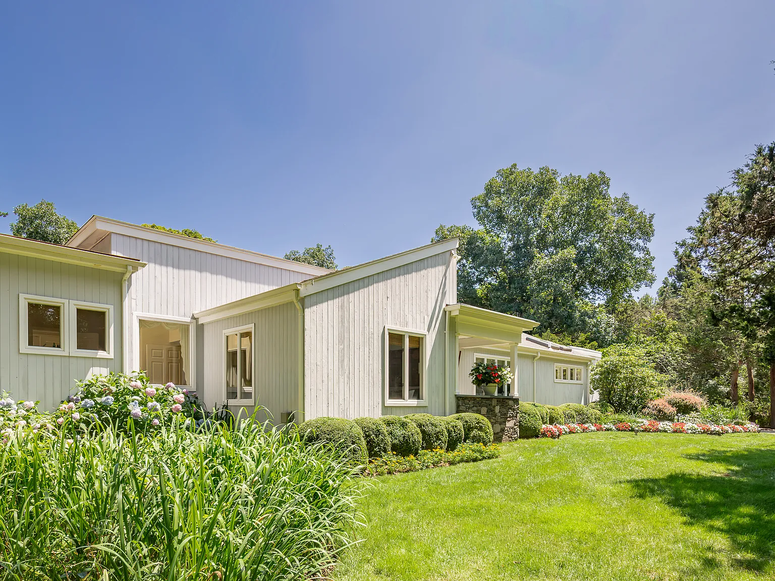 Water Mill South | Effortless Single Level Living — Photo 3
