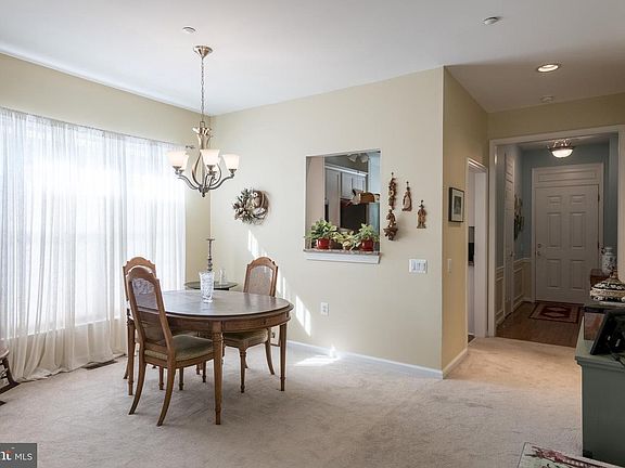 5th image of 398 Bridgewater Cir