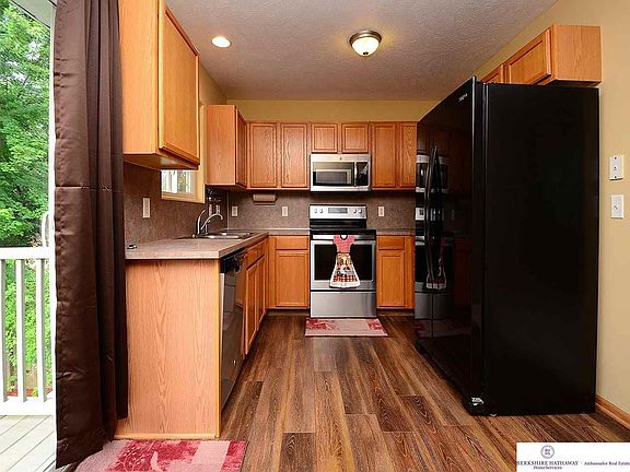 3rd image of 3025 10th Ave