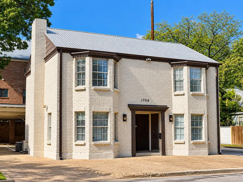 1704 San Antonio St