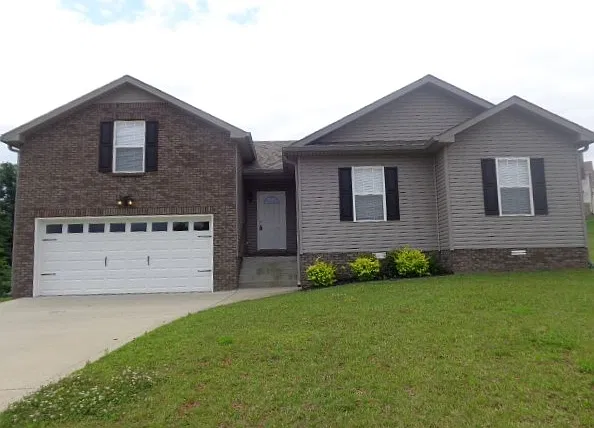 3 bed, 2.0 bath, 1668 sqft, $2,195 — Photo 1