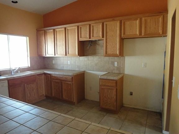 4th image of 65952 Flora Ave