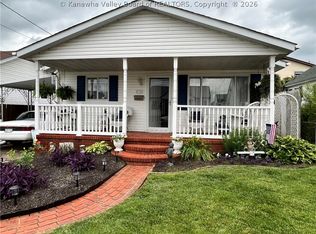 919 9th St, Nitro, WV 25143