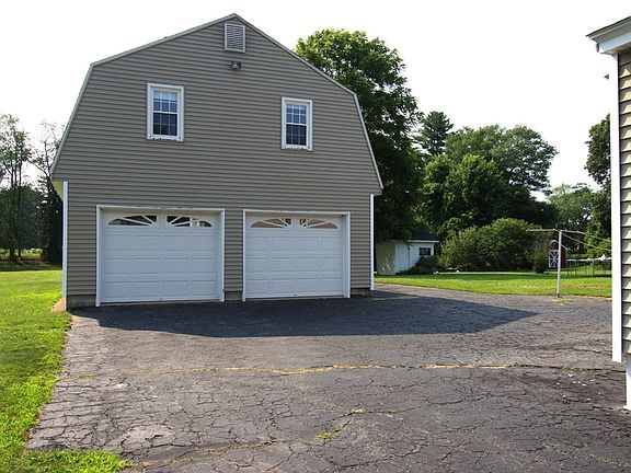4th image of 112 Blaine Ave