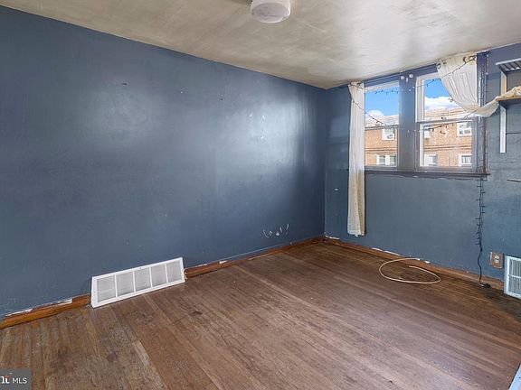 4th image of 6310 Glenloch St