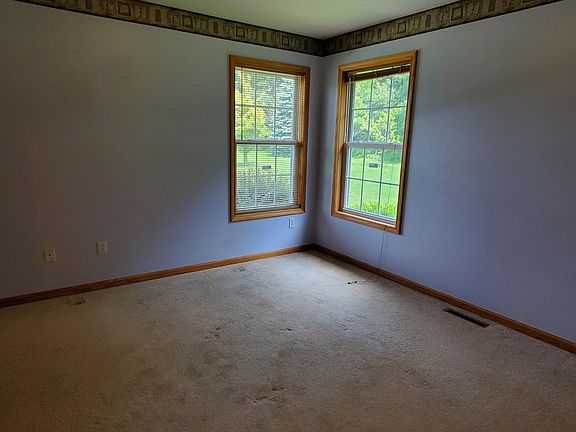 4th image of 7864 S Meadows Dr